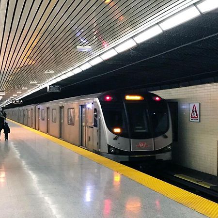 Executive Room In Toronto Next To Yorkdale Shopping Centre Exterior photo